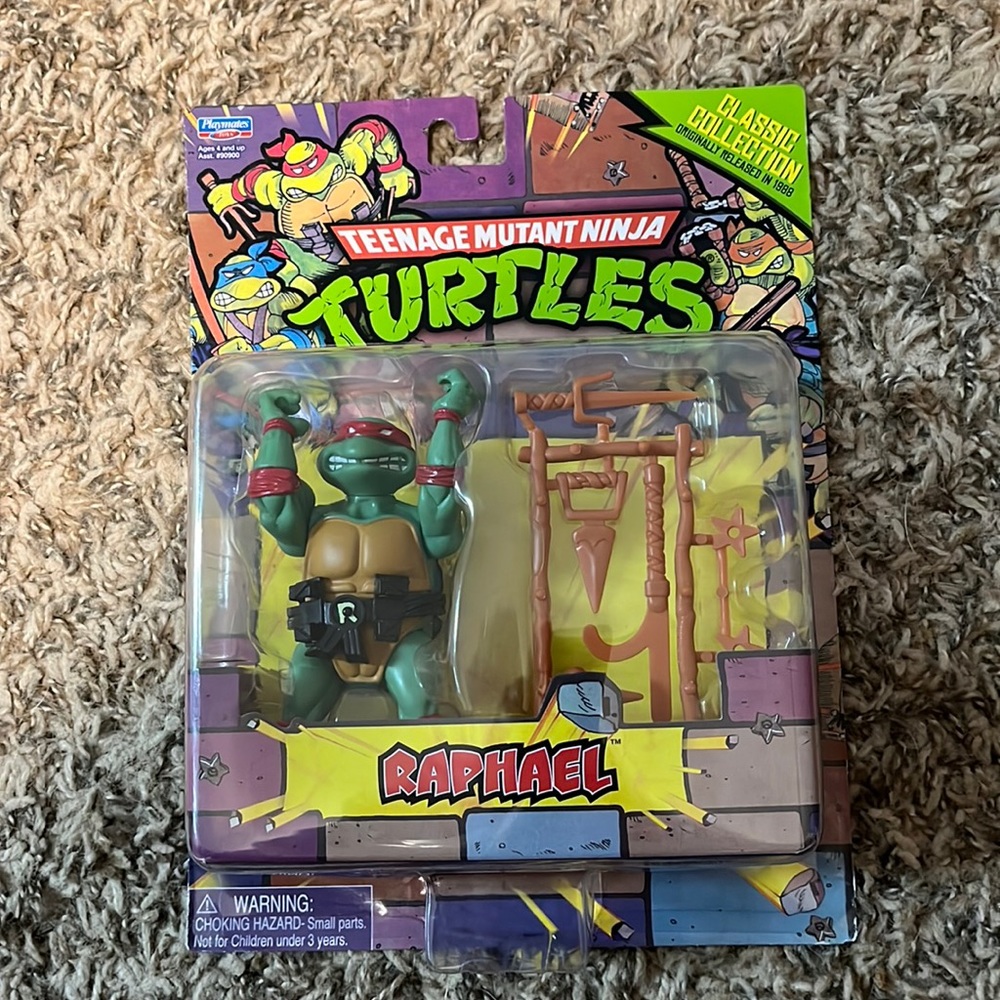 NIB Teenage Mutant Ninja Turtles Raphael classic collection action figure